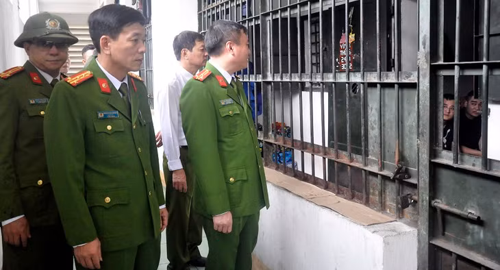 Lãnh đạo công an tỉnh cùng Ban giám thị trại tạm giam Công an tỉnh thường xuyên kiểm tra công tác giam giữ và đảm bảo ANTT