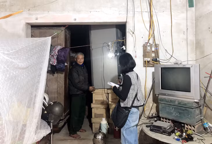 Tất cả đồ điện trong gia đình ông Đồng Văn Chiến sinh sống tại tổ 6, khu 9, phường Mông Dương