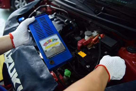 Lốp xe luôn cần được kiểm tra áp suất đúng chuẩn.