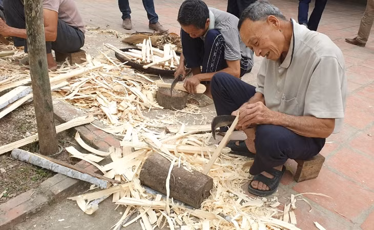 Người dân Kỳ Thượng có tính cấu kết cộng đồng cao. Trong anrh: Một dòng họ đang chuẩn bị cho Tết