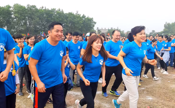 Mọi người đều thích chạy cùng Phạm Thị Huệ (ở giữa, hàng đầu) 