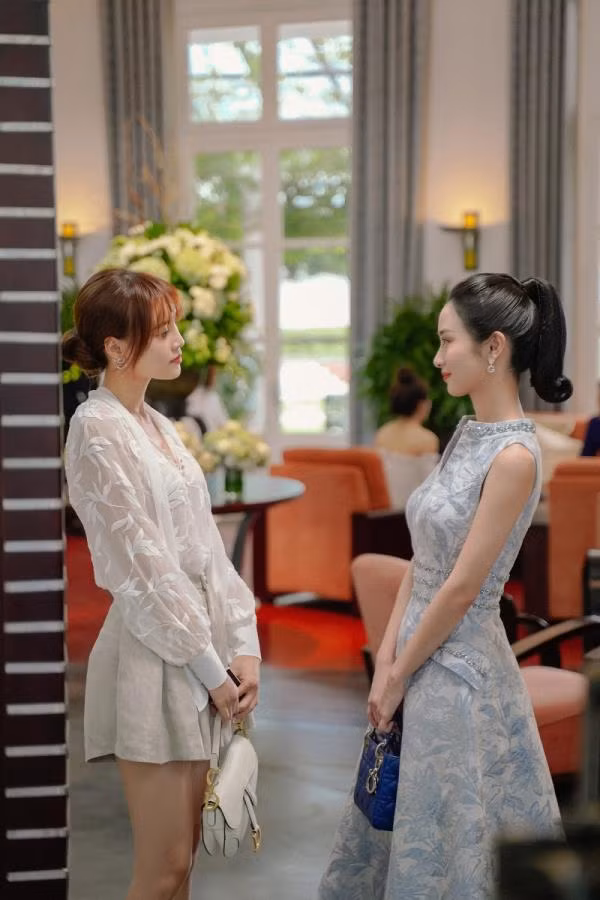 Ms. Q và Khánh My đối đầu.