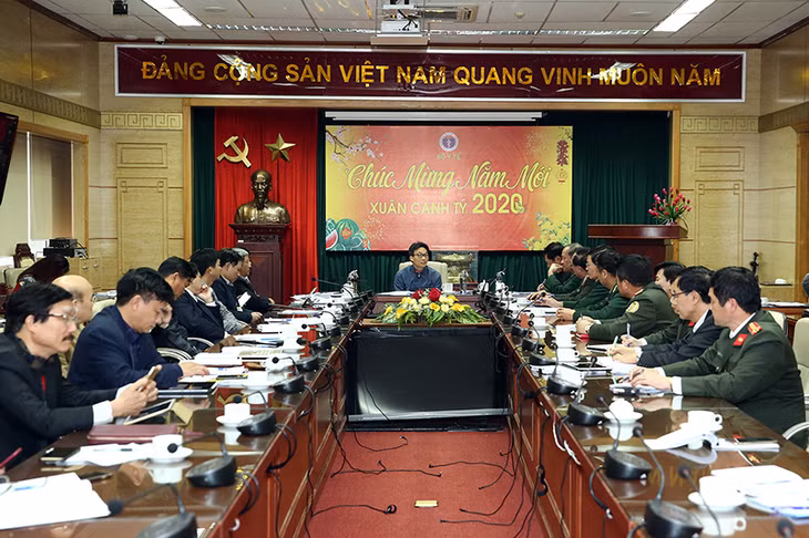 Phó Thủ tướng Vũ Đức Đam: Dịch nCoV ở Việt Nam đang được kiểm soát tốt, tuy nhiên, tình hình dịch ở Trung Quốc diễn biến phức tạp hơn. Vì vậy, chúng ta phải sẵn sàng trong mọi tình huống. Ảnh: VGP/Đình Nam