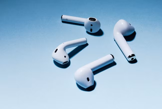 Người dùng cần phải cân nhắc kỹ việc sử dụng những chiếc tai nghe Airpods nhái.