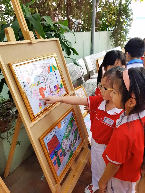 Chương trình triển lãm có sự tham gia của học sinh toàn trường