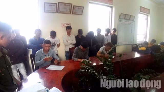 Các đối tượng tại cơ quan công an. (Ảnh: Người Lao động)