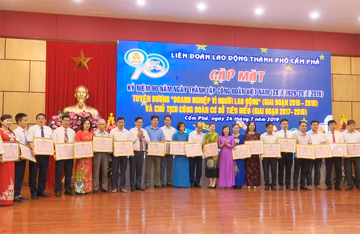 LĐLĐ TP Cẩm Phả tuyên dương các doanh nghiệp vì người lao động trên địa bàn thành phố.