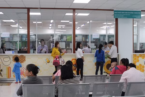 Phụ huynh nên để ý đến trẻ nhỏ trong những ngày nghỉ Tết, khi có biểu hiện bất thường cần đưa đi bệnh viện ngay.