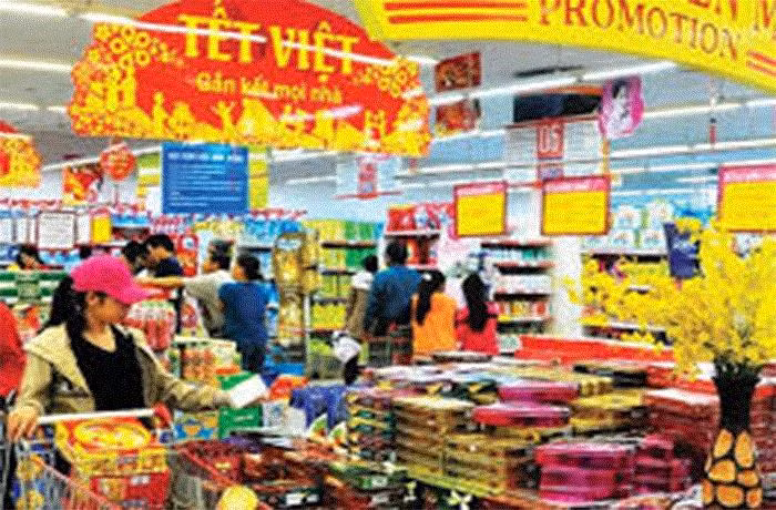 Hoạt động mua bán hàng hóa vẫn còn rất ít do đầu năm người dân chủ yếu đi lễ chùa và đi chơi Tết. (Ảnh: Moit)