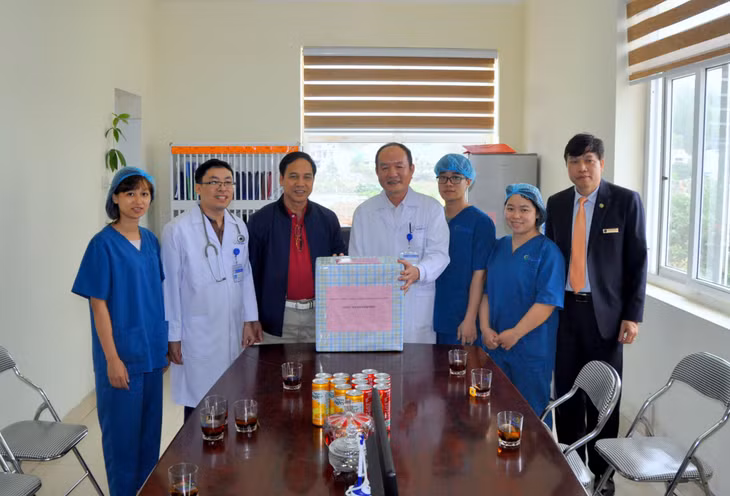 Phó Chủ tịch Thường trực UBND tỉnh Đặng Huy Hậu tặng quà Tết của cho 