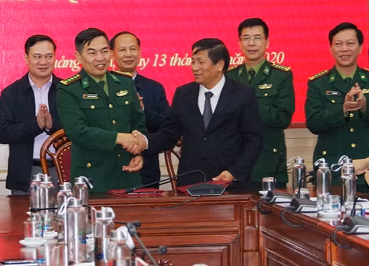 Quang cảnh lễ ký kết phối hợp tuyên truyền.