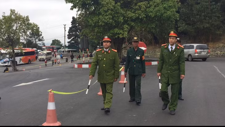 Công an TP Uông Bí và bảo vệ dân phố tăng cường TTKS đảm bảo ANTT tại địa phương (Ảnh chụp tháng 1/2020).