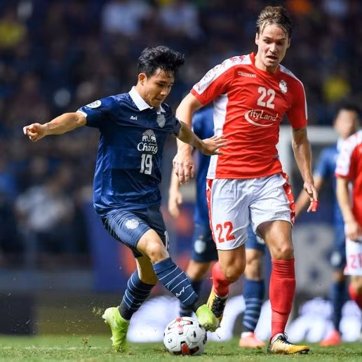  Tuyển thủ Thái Lan Supachok chơi khá nổi bật trong thành phần Buriram United.