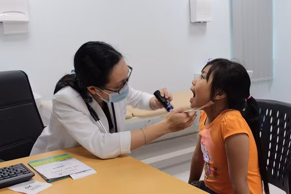 Hóc dị vật là một trong những tai nạn thường gặp nhiều nhất ở trẻ trong những ngày Tết.