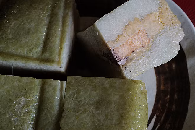Bánh chưng nhân cá hồi thay thế nhân thịt đảm bảo dinh dưỡng, chống ngấy. Ảnh: Ngọc Thành