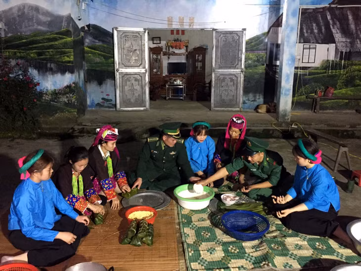 Người dân Hải Sơn chuẩn bị đón Tét cổ truyền. 