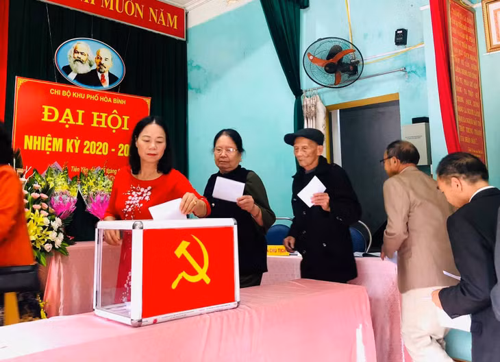 Chi bộ khu phố Hòa Bình, thị trấn Tiên Yên (huyện Tiên Yên) tổ chức Đại hội nhiệm kỳ 2020- 2022. Đây là đại hội được chọn làm điểm của Đảng bộ huyện Tiên Yên.