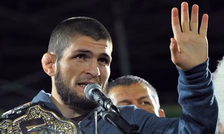 Khabib đang chuẩn bị kế hoạch thượng đài với Mayweather. Ảnh: Reuters.