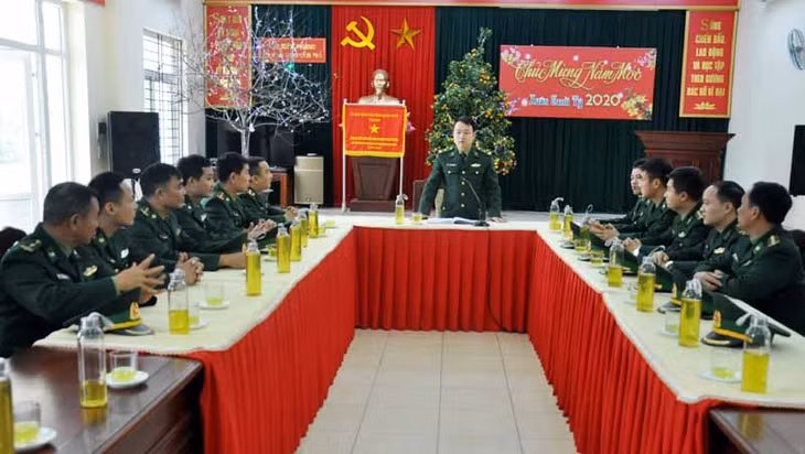 Đảng uỷ Đồn Biên phòng cửa khẩu cảng Cẩm Phả quán triệt, triển khai kế hoạch của cấp trên về đại hội chi, đảng bộ cơ sở tiến tới Đại hội Đảng bộ BĐBP tỉnh, nhiệm kỳ 2020-2025. Ảnh chụp ngày 20/1/2020