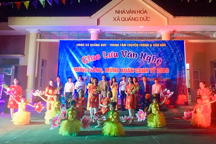 Xã Quảng Đức, huyện Hải Hà tổ chức hoạt động văn nghệ Mừng Đảng – Mừng xuân tại nhà văn hóa xã, ngày 19/1/2020. Ảnh: Trần Trinh (Trung tâm TT-VH Hải Hà).