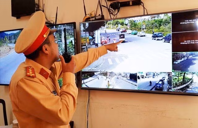 Nghị định 100 bổ sung quy định chủ phương tiện phải có trách nhiệm cùng lực lượng chức năng xác minh hành vi vi phạm qua thiết bị nghiệp vụ - Ảnh minh họa