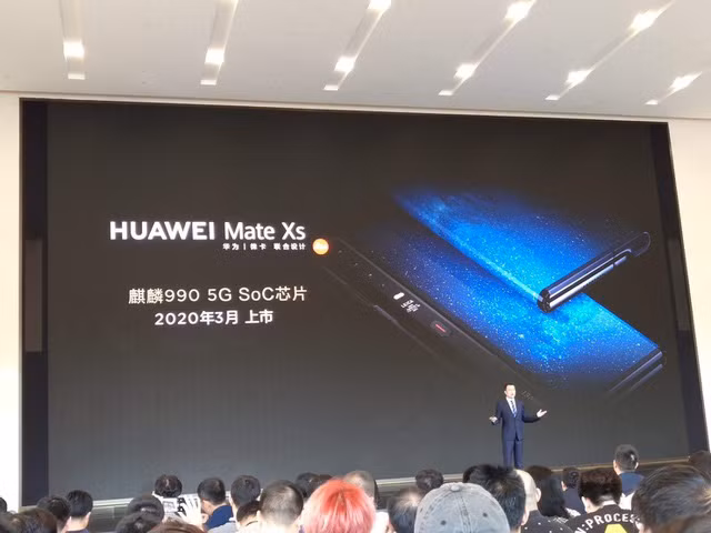 Hình ảnh cho thấy chiếc smartphone màn hình gập thế hệ tiếp theo của Huawei có tên Mate Xs và bán ra vào tháng 3/2020