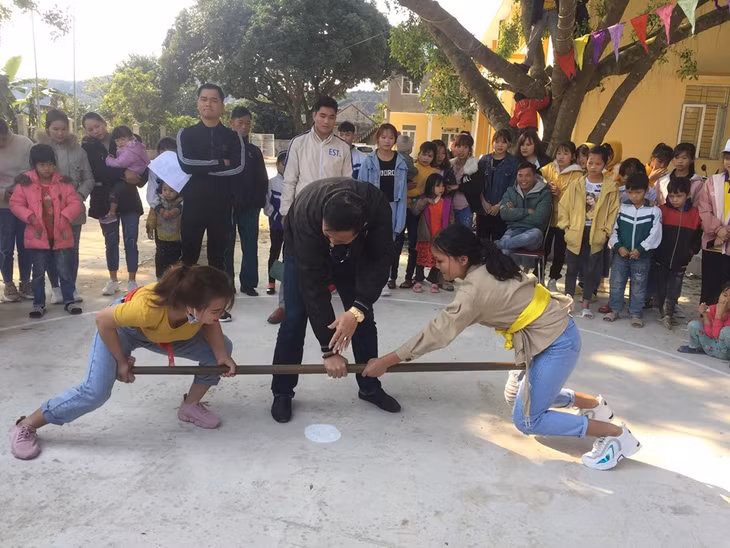 Các hoạt động thể thao trò chơi dân gian đã thu hút đông đảo bà con trên địa bàn tham gia.