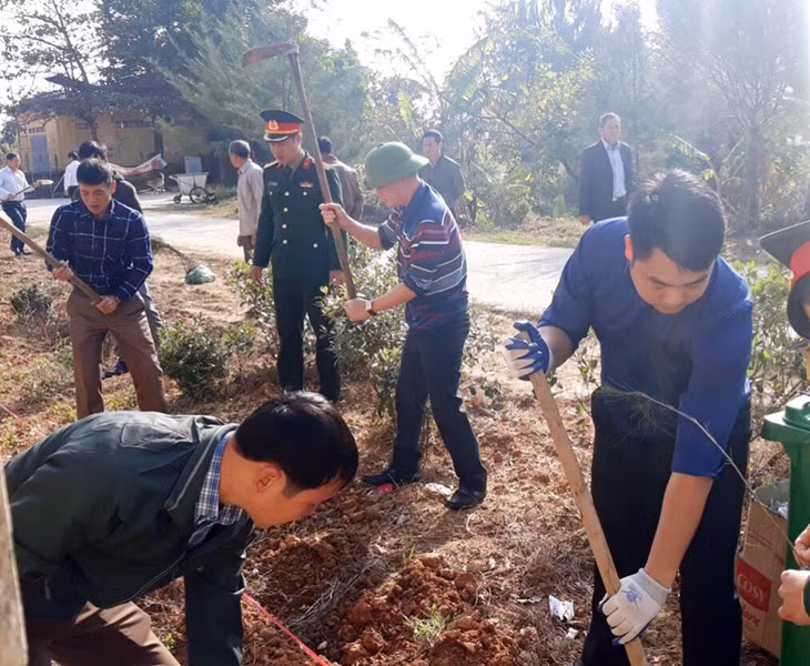 Xã Cái Chiên trồng 140 cây xanh.