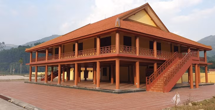 Nhà văn hóa dân tộc Tày thôn Đồng Đình, xã Phong Dụ, tổng đầu tư trên 10,5 tỷ đồng vừa hoàn thành và đưa vào hoạt động dịp Tết Nguyên đán Canh Tý 2020.