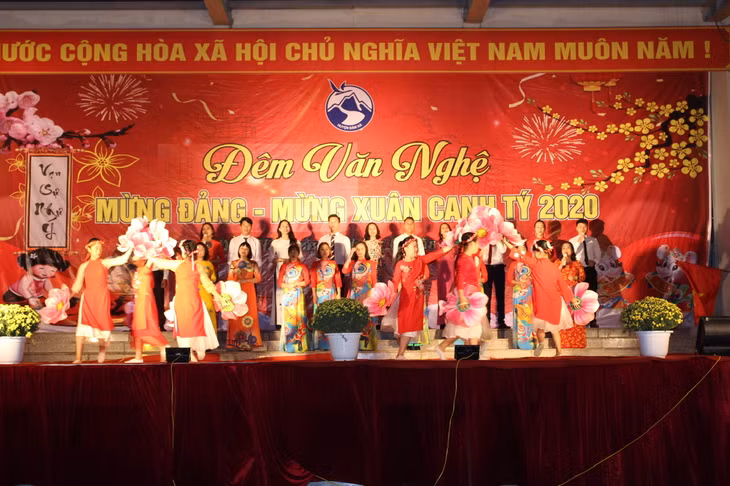 huyện Đầm Hà tổ chức chương trình văn nghệ mừng Đảng – Mừng Xuân phục vụ nhân dân trong đêm giao thừa