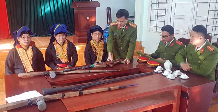 Công an huyện Ba Chẽ tuyên truyền vận động người tham gia giao thông chấp hành nghiêm Nghị định 100.