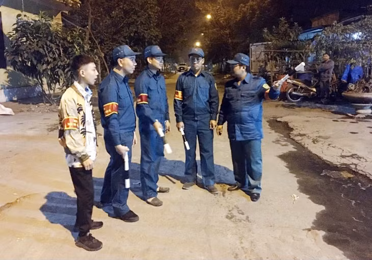 Trước khi nhập ngũ, em Đinh Xuân Đại, khu Tân Lập 4, phường Cẩm Thủy, TP cẩm Phả cũng đã sắp xếp công việc, chuẩn bị tinh thần lên đường nhập ngũ vào đầu tháng 2 tới đây. Đặc biệt, trong những ngày giáp Tết Canh Tý 2020, Đại còn được Ban CHQS phường Cẩm Thủy tạo điều kiện, huy động tham gia tuần tra đảm bảo an ninh trật tự khu vực cùng lực lượng tự vệ của phường.