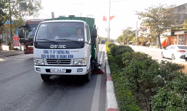 Tại TP Uông Bí hiện quét thủ công chuyển sang quét bằng máy quét, hút
