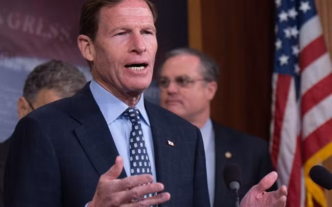 Nghị sĩ Blumenthal. Ảnh: Snopes.