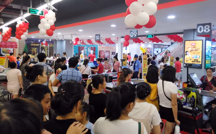 ổ hợp Trung tâm thương mại và nhà ở liền kề Shophouse của Tập đoàn Vingroup đưa vào hoạt động, tạo điểm nhấn trong phát triển kinh tế - xã hội của TP Móng Cái. 