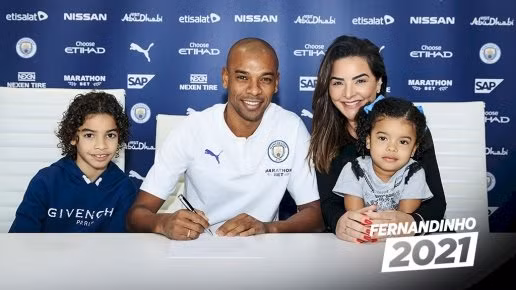 Dù đã 34 tuổi, Fernandinho hoàn toàn xứng đáng với bản hợp đồng mới này.