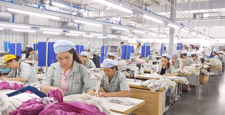 Rất nhiều công nhân mong muốn được đứng trong hàng ngũ của Đảng.