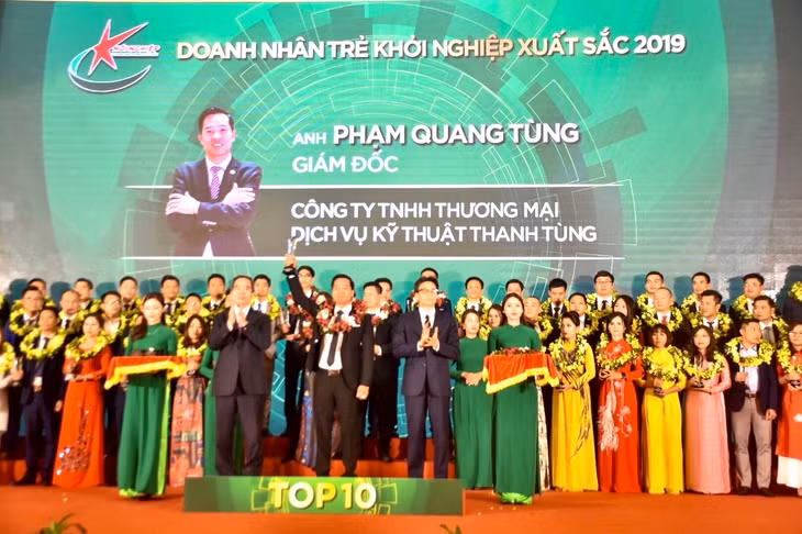 Anh Phạm Quang Tùng, Giám đốc Công ty TNHH Thương mại - Kỹ thuật - Dịch vụ Thanh Tùng lọt top 10 doanh nhân trẻ khởi nghiệp xuất sắc năm 2019.