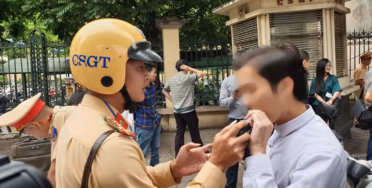 Một ​Phó giám đốc một bệnh viện ở Thái Bình, bị xử phạt 35 triệu đồng và tước giấy phép lái xe 23 tháng vì lỗi vi phạm nồng độ cồn.(Ảnh minh hoạ)