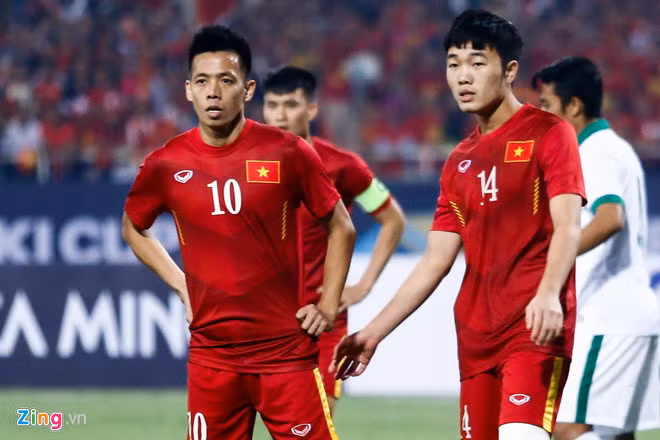 Văn Quyết thay Xuân Trường làm đội trưởng tạm quyền U23 Việt Nam trước thềm ASIAD 18. Ảnh: Minh Chiến.