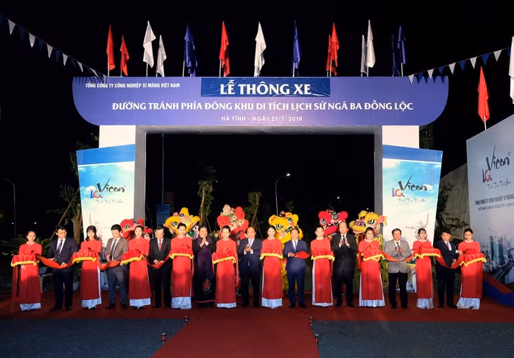 Thủ tướng dự lễ khánh thành đường tránh phía đông Khu di tích Ngã ba Đồng Lộc. Ảnh: VGP/Quang Hiếu