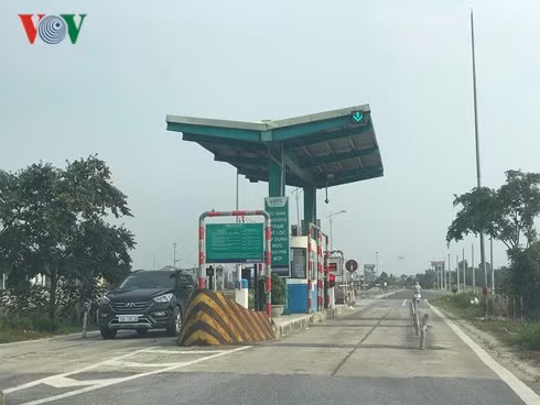 Một trạm thu phí phụ từ đường 21A sang đường 21B.