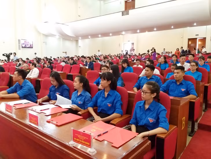 50 ĐVTN vinh dự được tham dự phiên khai mạc kỳ họp lần thứ 8, HĐND tỉnh khóa XIII