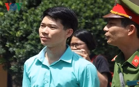 Bác sỹ Hoàng Công Lương trước phiên tòa sơ thẩm vụ chạy thận.