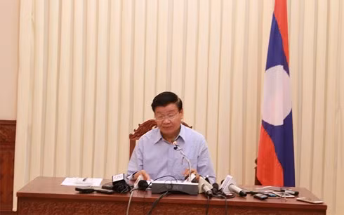 Thủ tướng Lào chủ trì cuộc họp báo, thông báo tình hình cho cơ quan báo chí trong nước và nước ngoài biết rõ về sự cố vỡ đập.