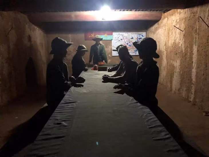 ​Sở chỉ huy đặt ngay trong lòng đất