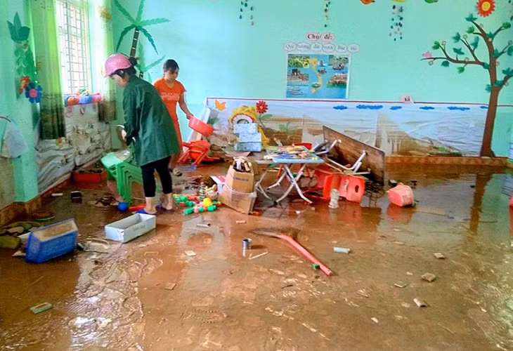Khung cảnh tan hoang và thiệt hại nặng nề của điểm trường Khe Tâm, trường Mầm non Nam Sơn (Ba Chẽ) sau cơn lũ dữ.
