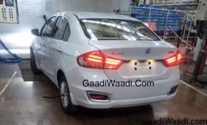 Những chiếc Ciaz mới khác lần lượt xuất hiện với các màu sắc khác nhau. Ảnh: GaadiWaadi.
