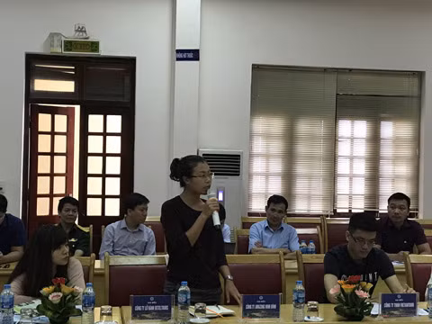 Đại diện các hãng du lịch phát biểu tại buổi tọa đàm 