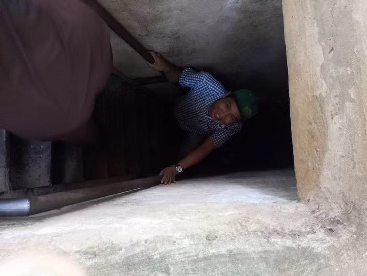 Du khách sẽ được trải nghiệm những phút giây đáng nhớ trong hành trình khám phá địa đạo Củ Chi khi phải len lỏi qua những đường hầm nóng, tối cùng cảm giác ngột ngạt và khó thở.